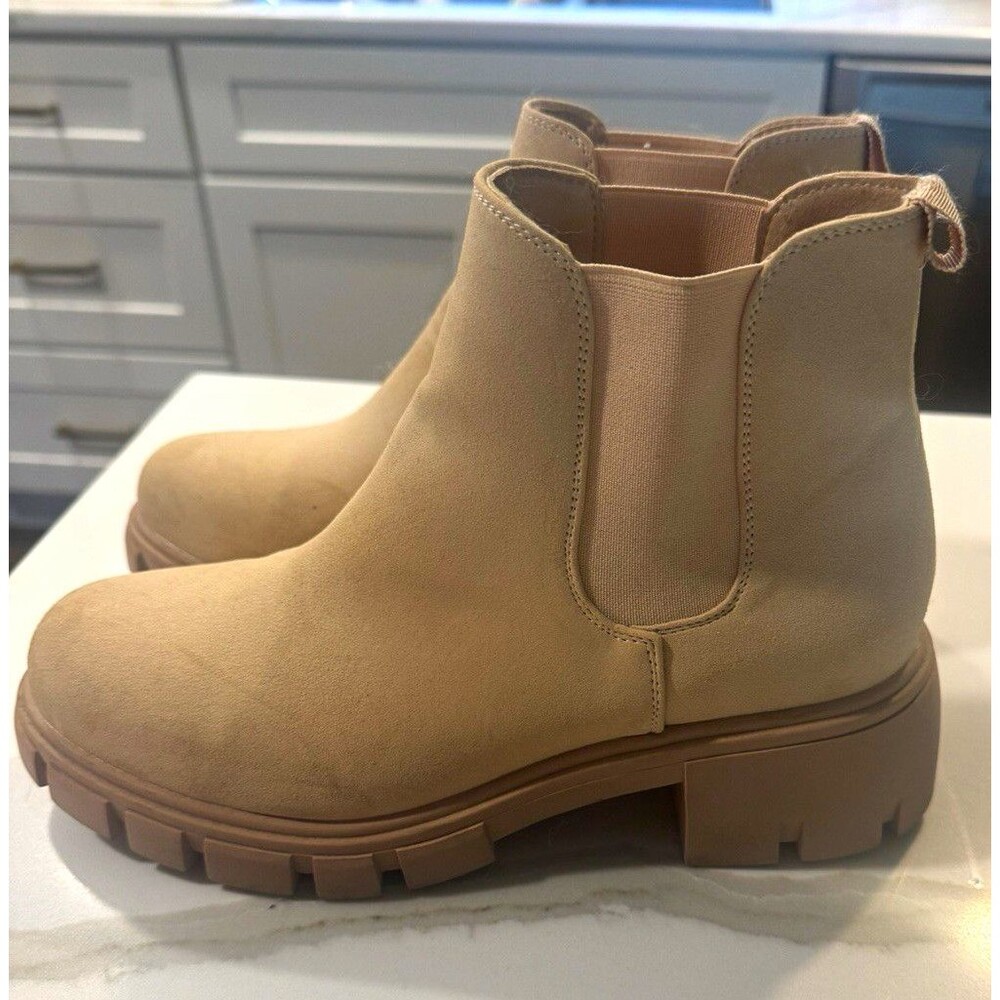 Women’s Beige Chelsea Ankle Boots Faux Suede Pull-On Lug Sole Round Toe 9